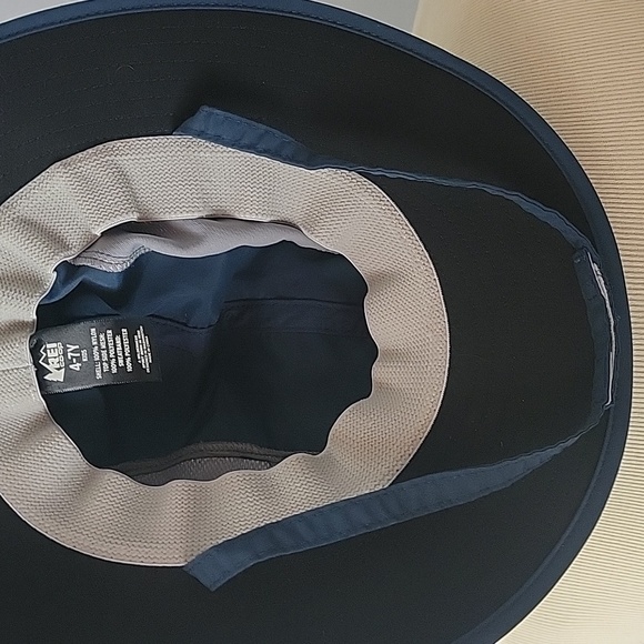 REI NEW Kid's Paddler Thunder Blue SPF 50 Adjustable Strap Hat Size 4-7 Yr - Picture 6 of 9